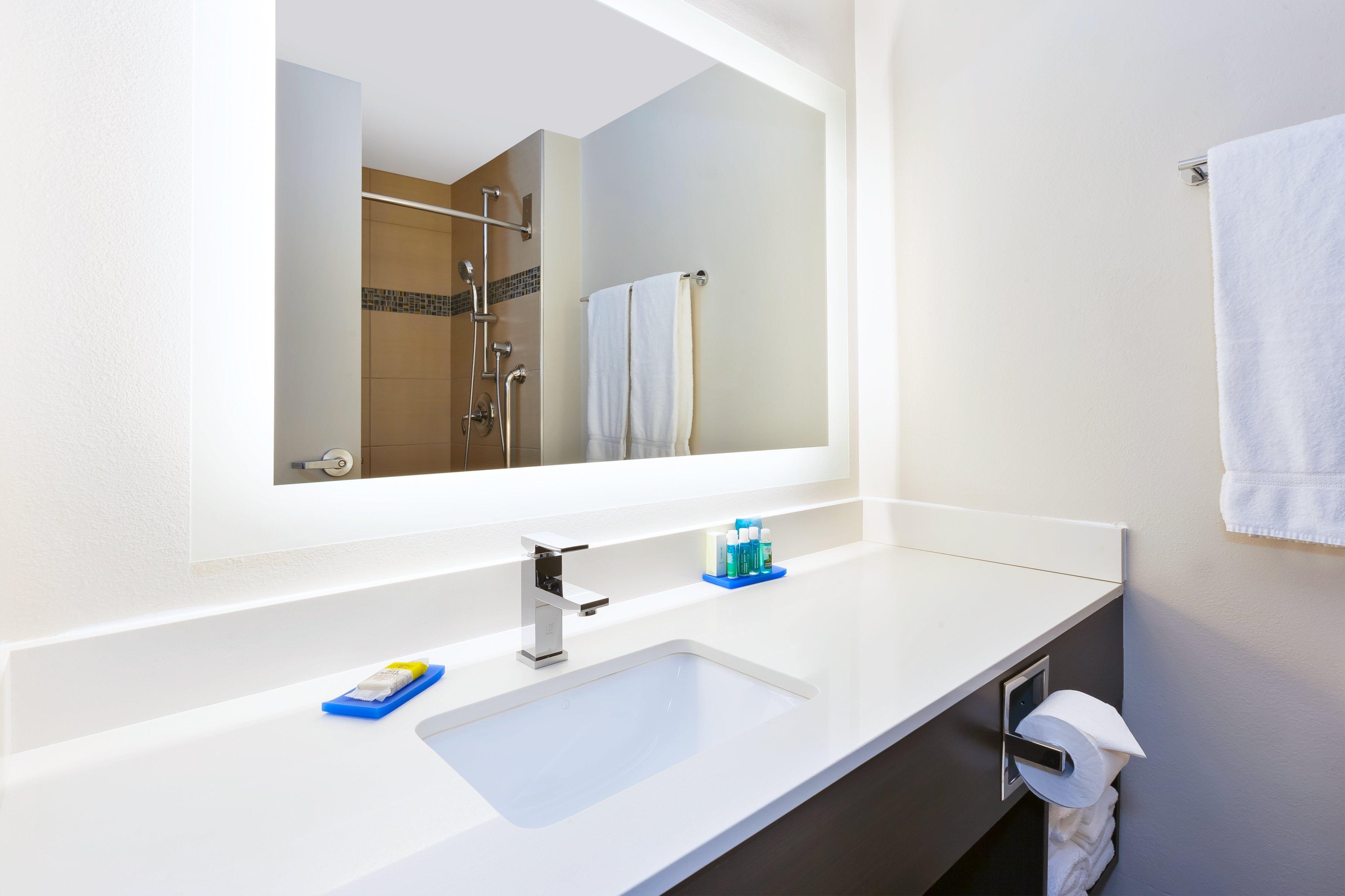 Holiday Inn Express Winnipeg Airport - Polo Park By Ihg מראה חיצוני תמונה