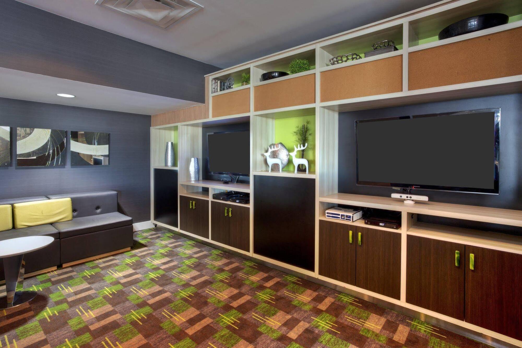 Holiday Inn Express Winnipeg Airport - Polo Park By Ihg מראה חיצוני תמונה